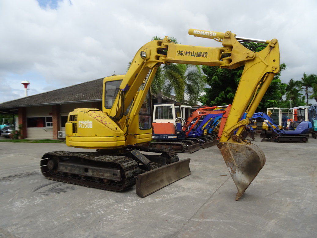 รถขุด Komatsu PC75UU-2