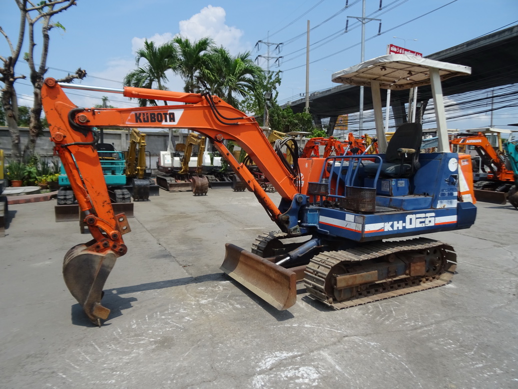 รถขุด Kubota KH-026